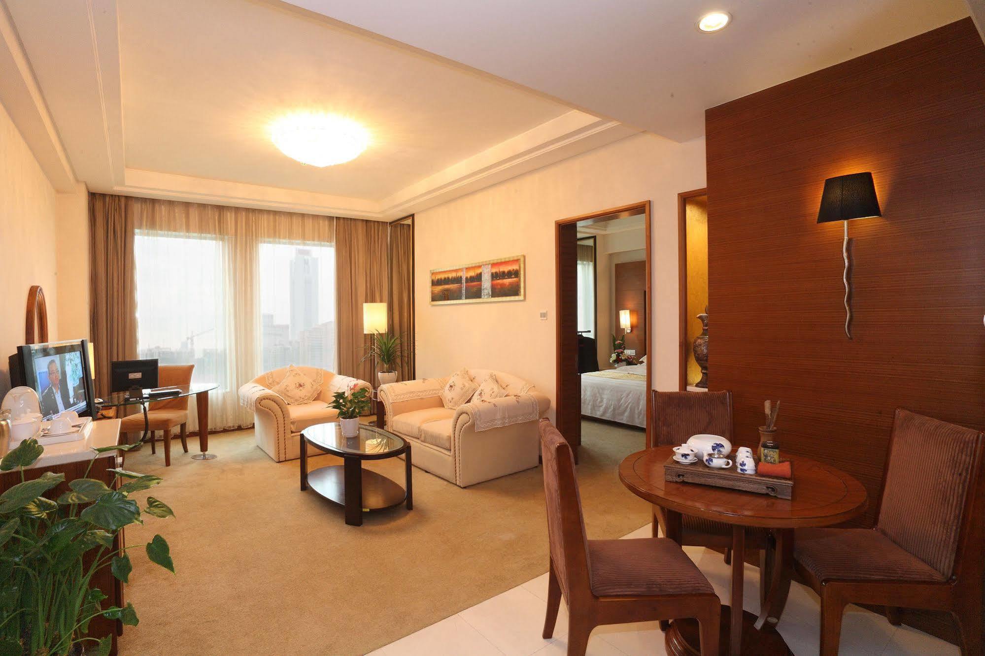 Ramada Plaza 5*