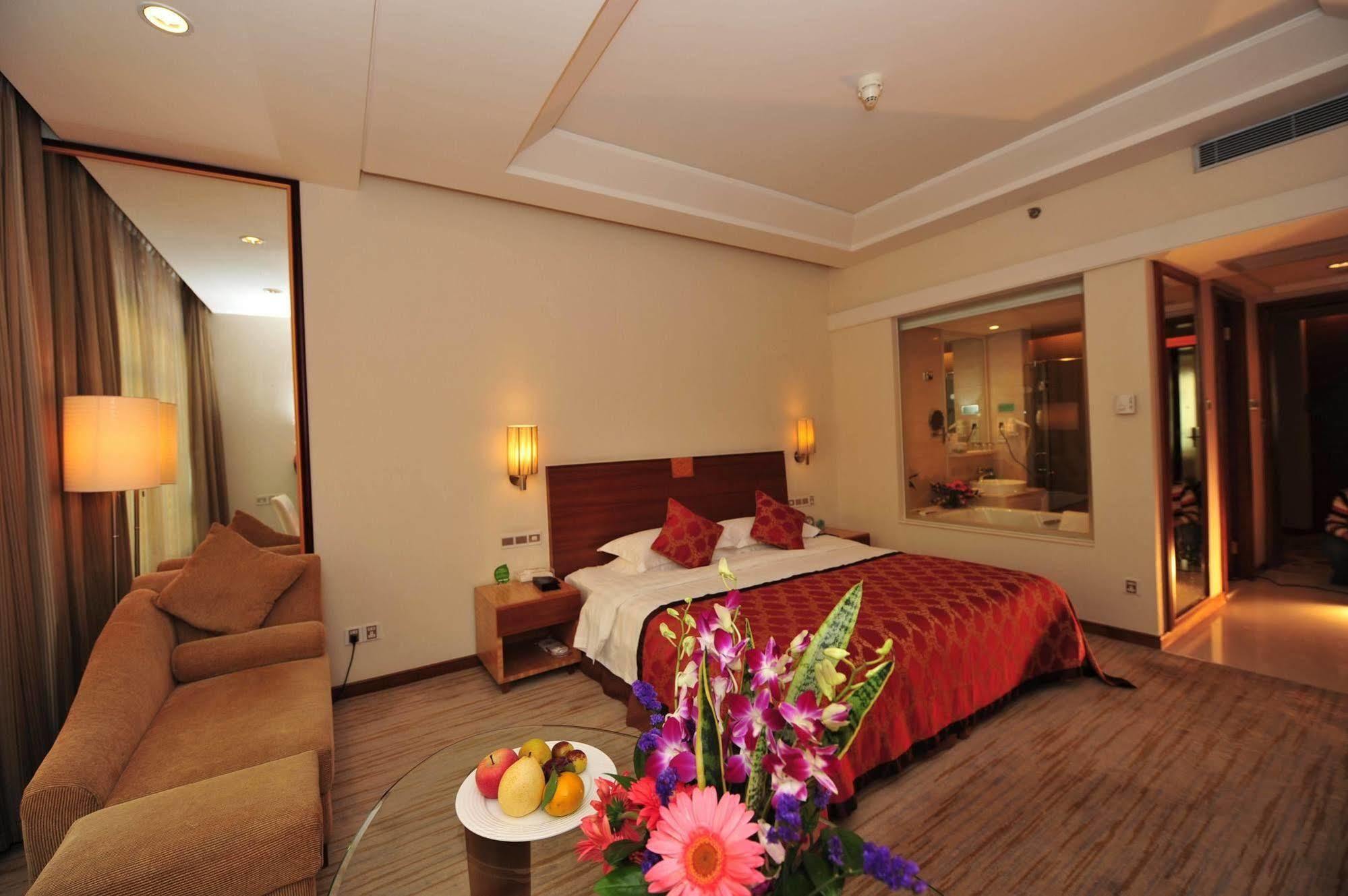 Ramada Plaza 5*