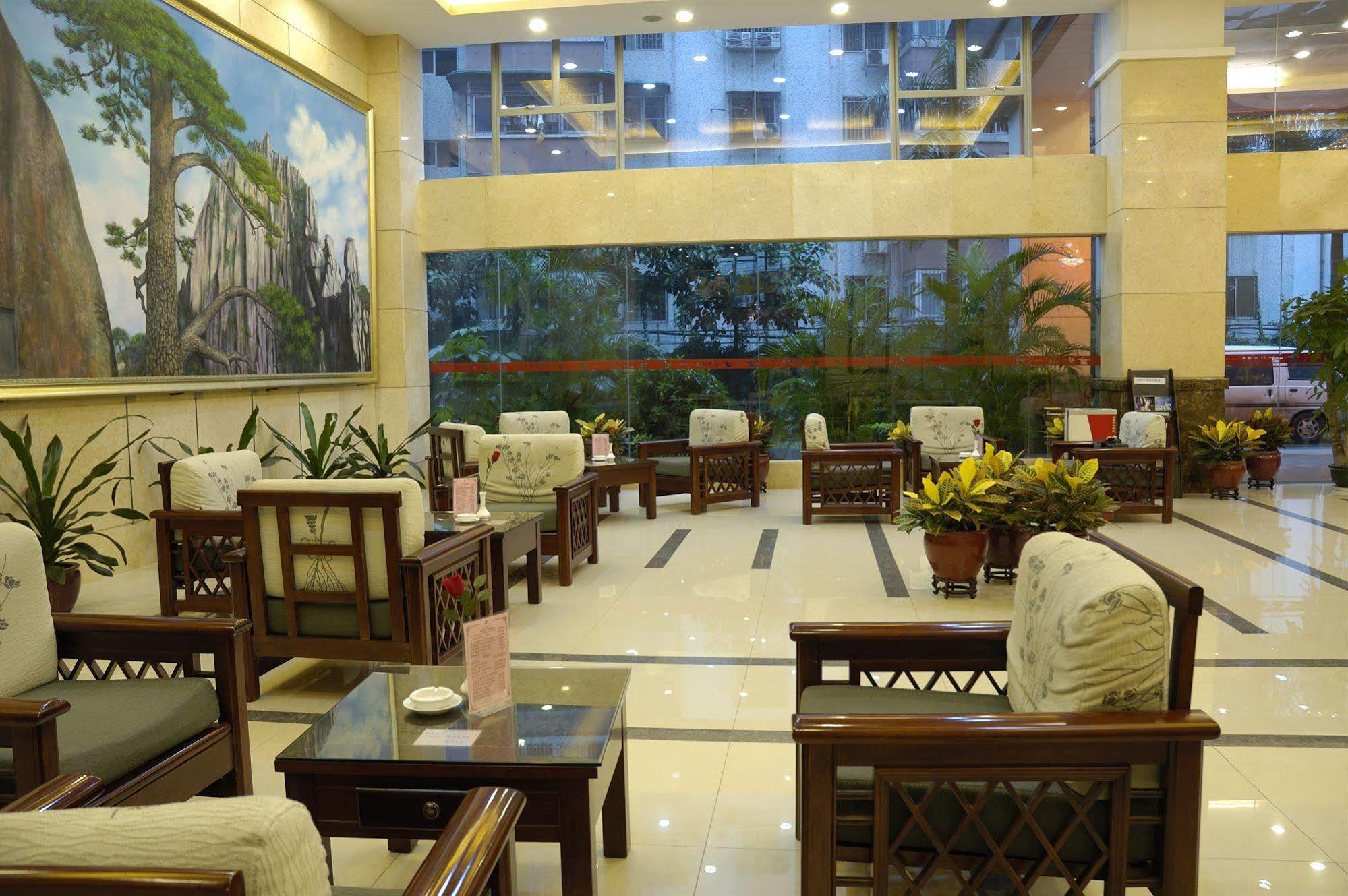 Pa Zhou Plaza Hotel 3*