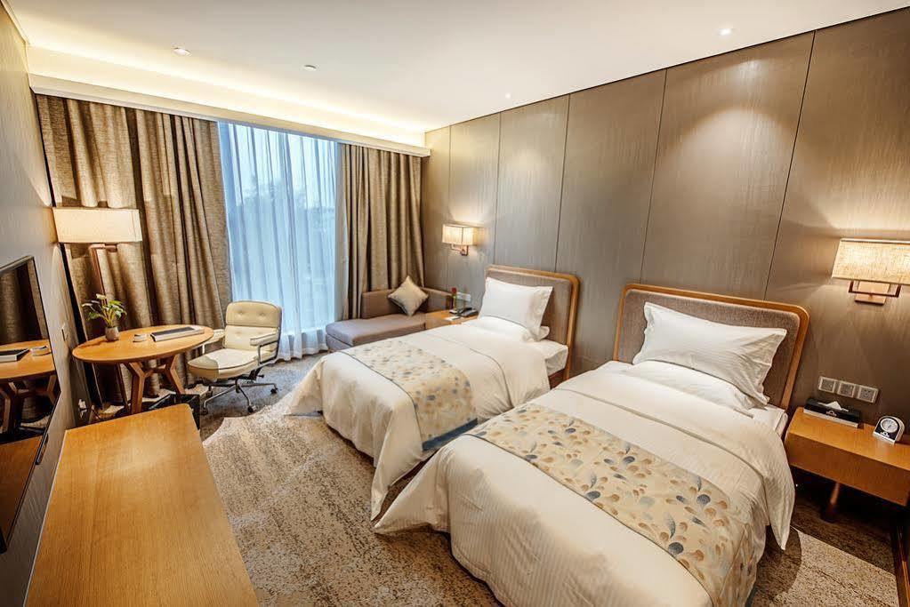 Hotel Days Hotel By Wyndham Guangzhou Yijiang 4*