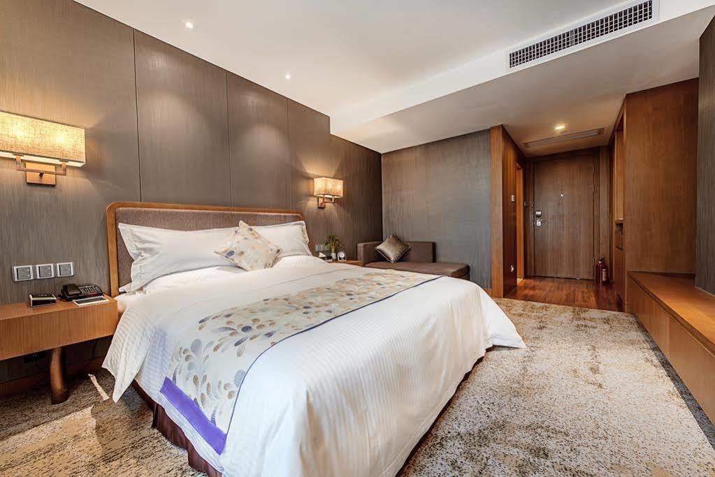 Days Hotel By Wyndham Guangzhou Yijiang 4*