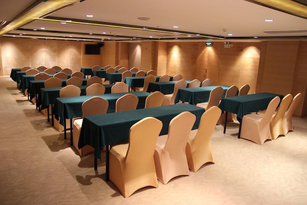 Aoyuan Golf Hotel 4*