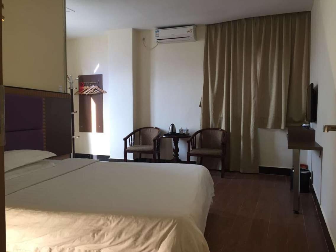 Huayi Hotel