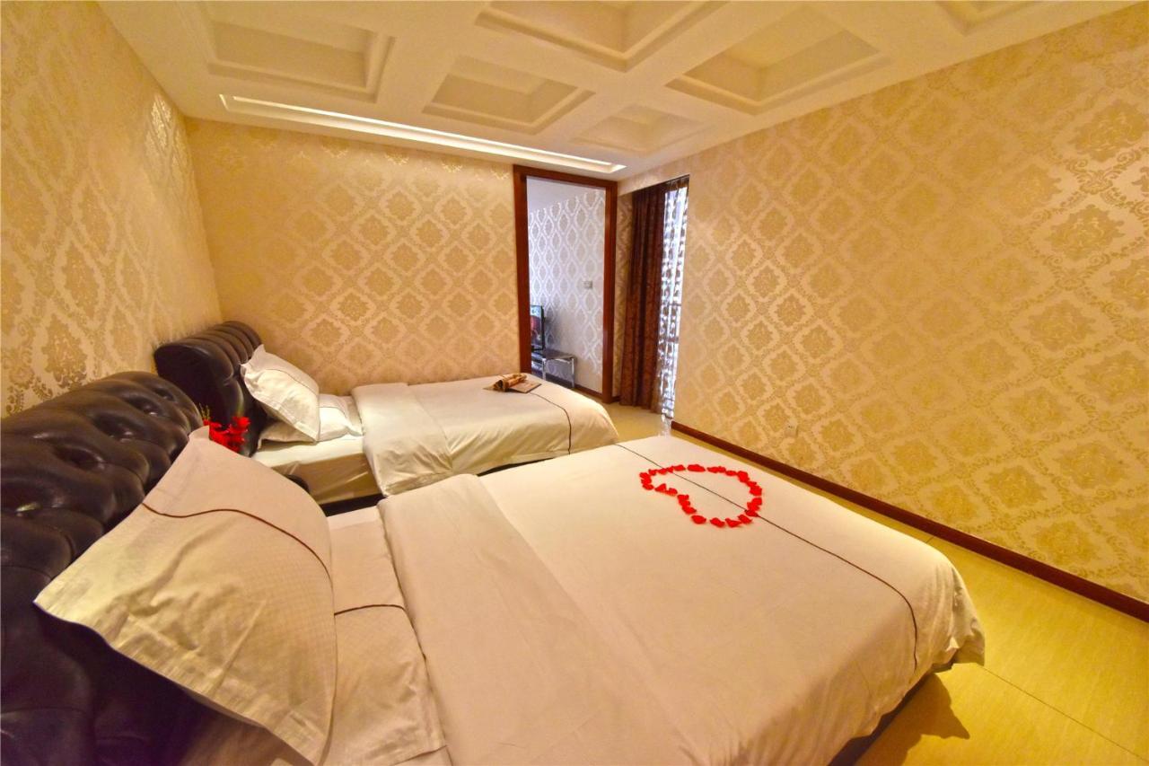 East International Apartment Yi De Road Metro Station Branch Apartment *
