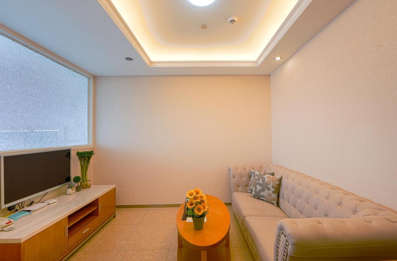 Waifiden Royal River Apartment