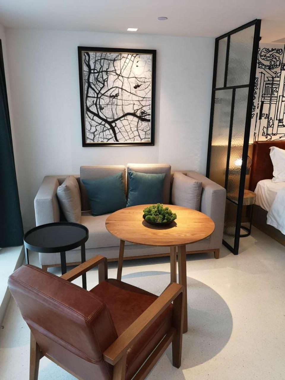 Rezen Longuu Hotel