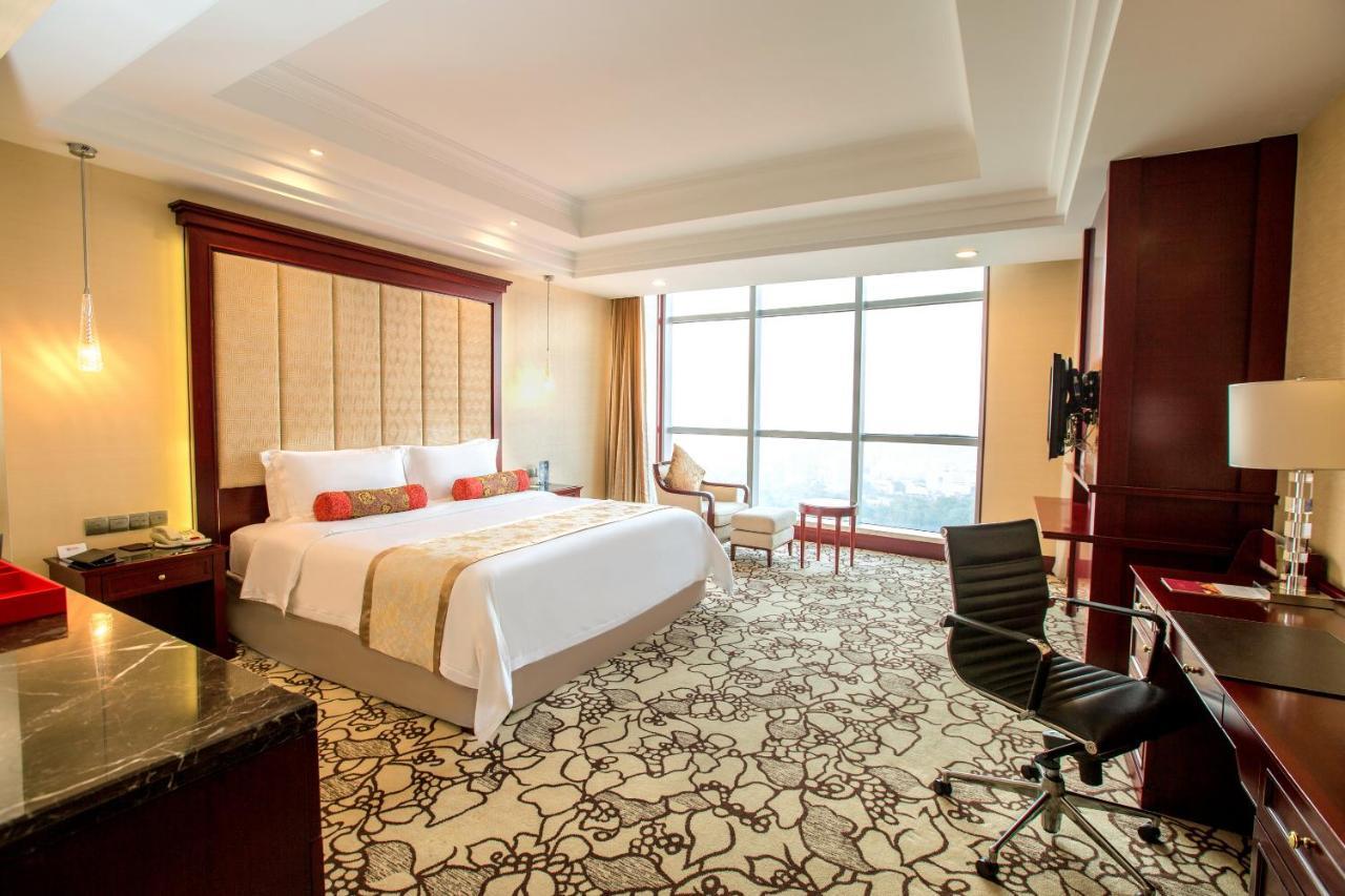 Hotel Soluxe - Overseas Buyers Registration Service&canton Fair Free Shuttle Bus 15 Apr To 05 5*