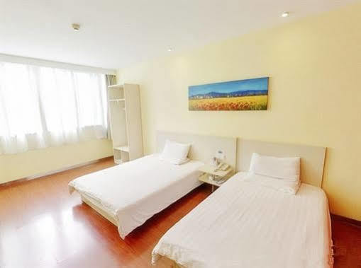 Hanting Premium Memorial Hall Metro Station 3*