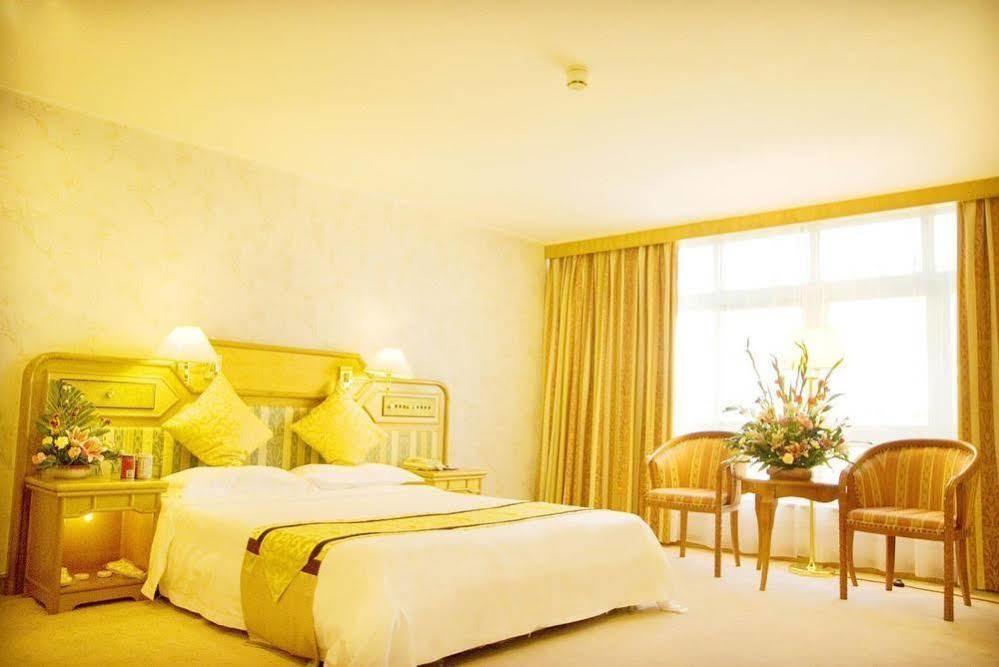 Zengcheng 4*