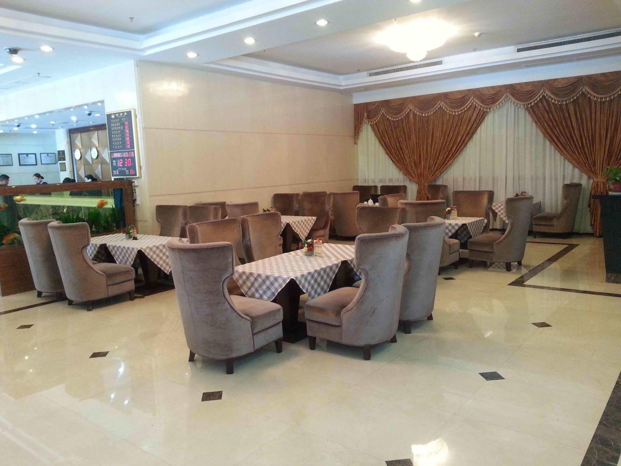 Yifeng Hotel 3*
