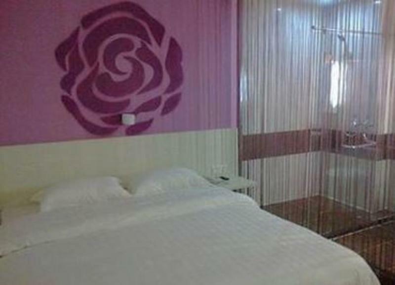 V8 Zhanqianlu Hotel