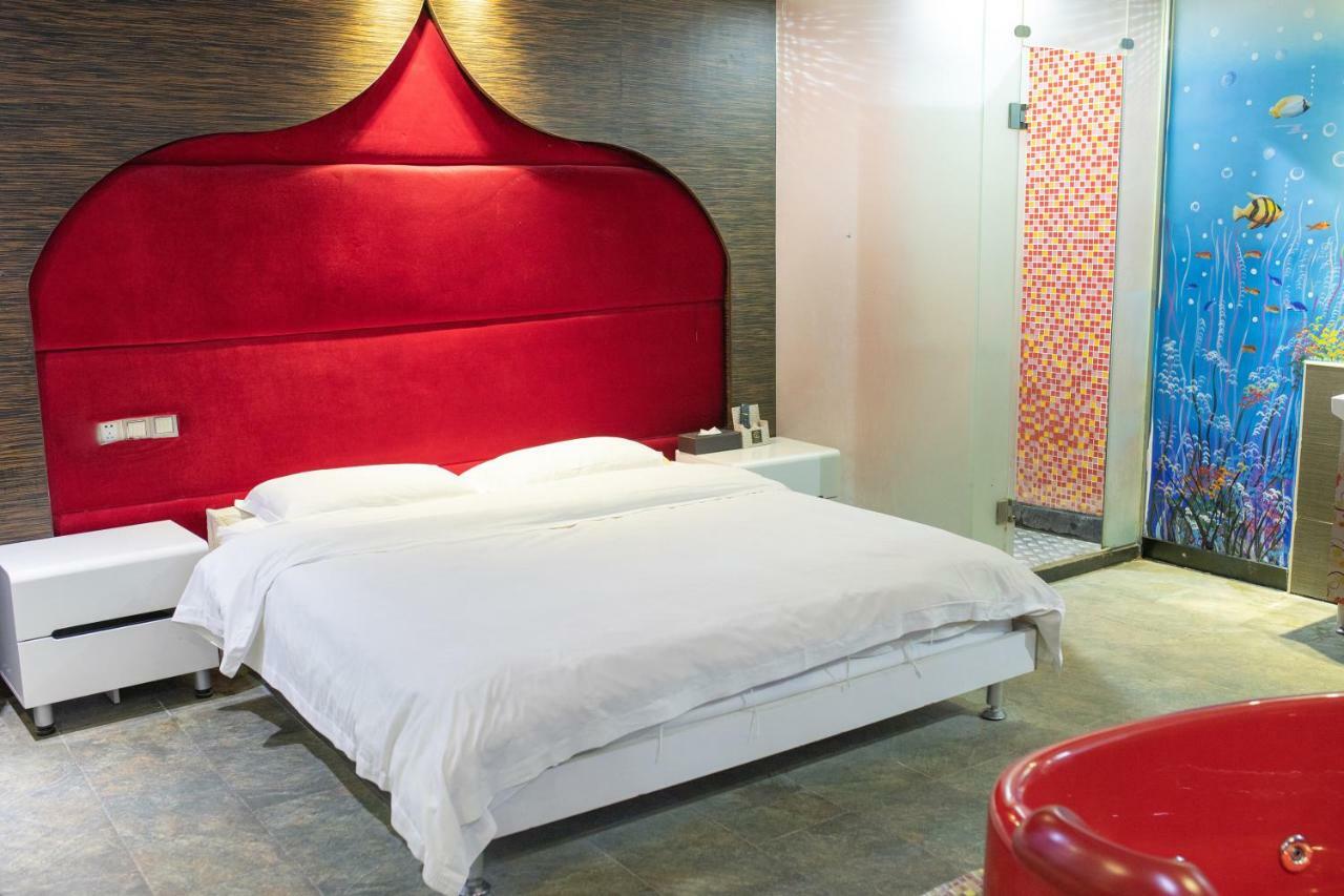 Hotel Theme Was Love Jiangwan Branch 2*
