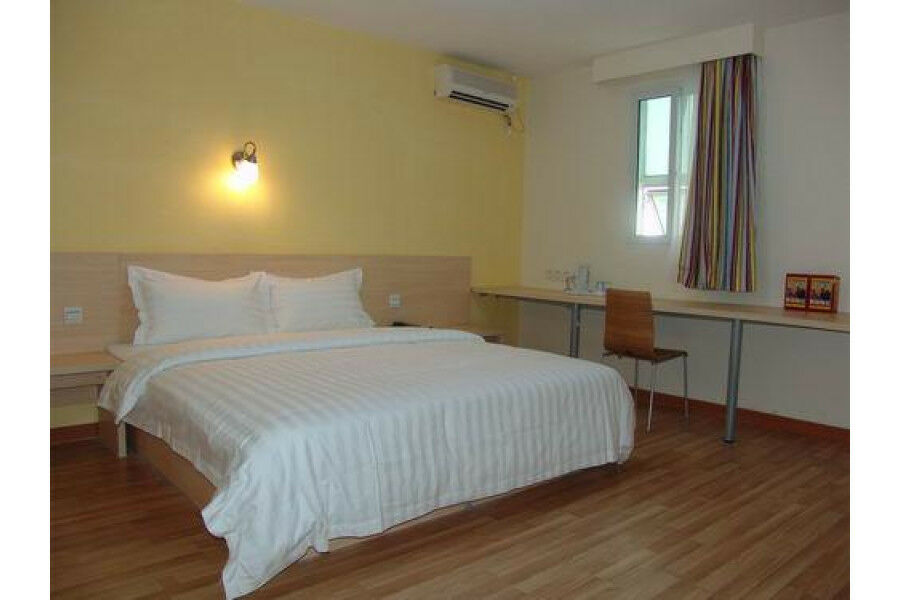 Hotel 7 Days Inn