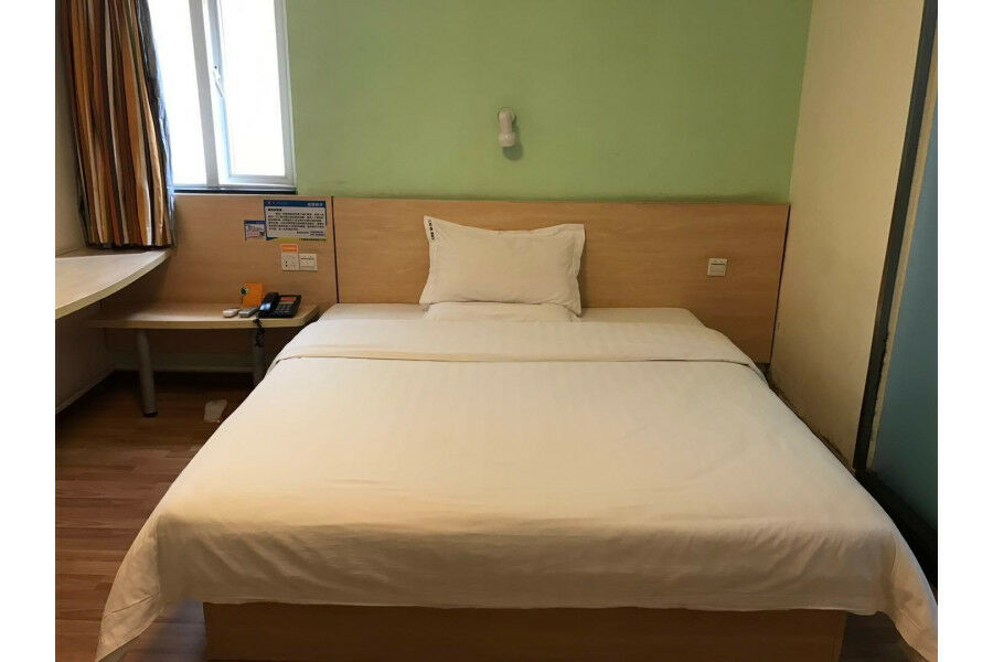 7 Days Inn Hotel