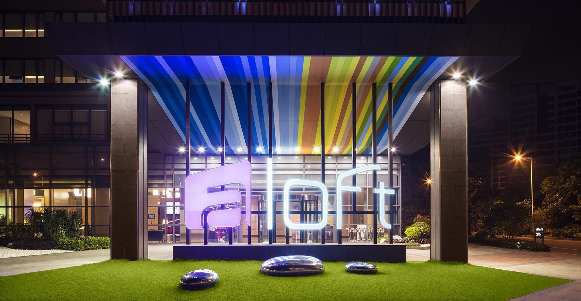 Aloft Park 4*