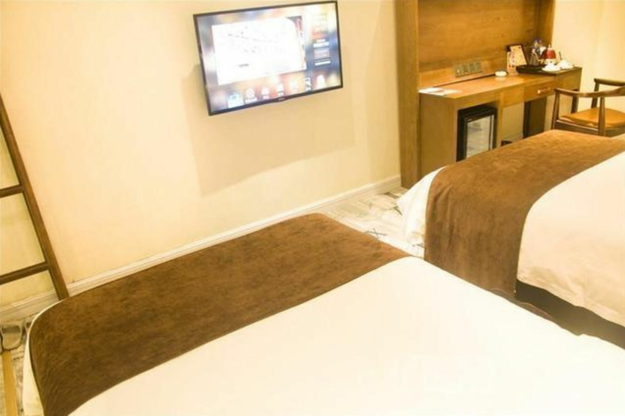 Hotel James Joyce Coffetel Tianhe North Tianrun Road 3*
