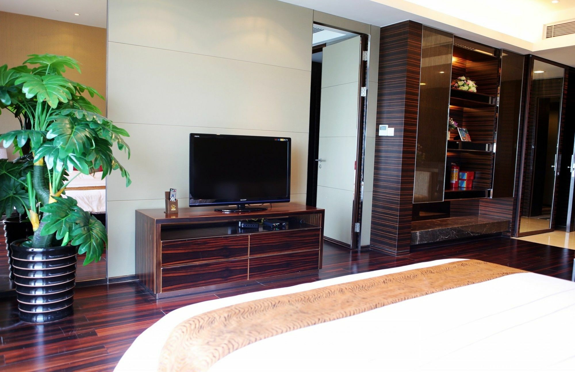 Yicheng Pazhou Poly World Center Apartment Guangzhou