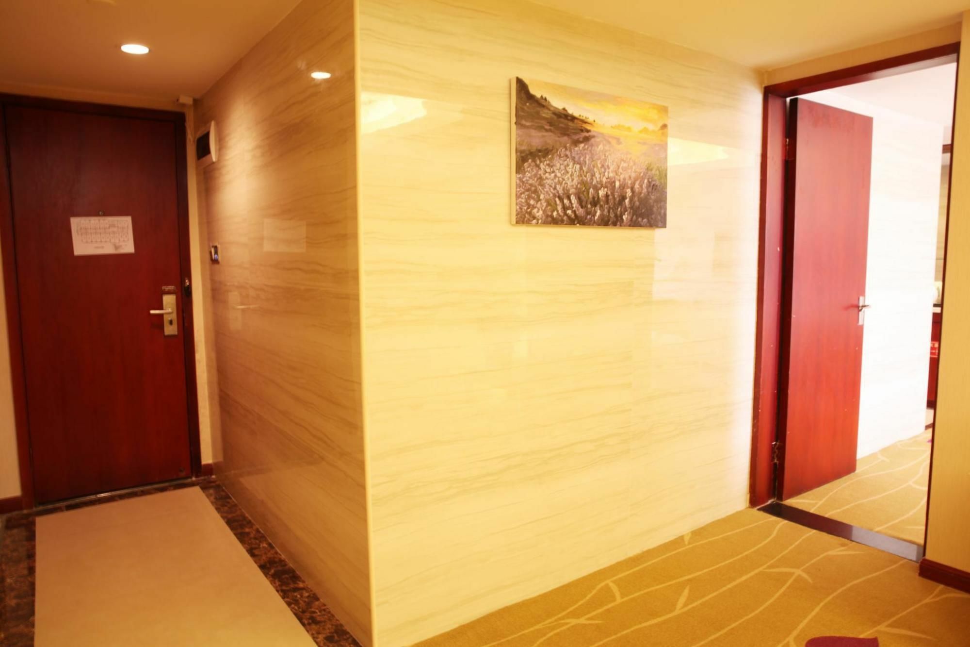 Lavande Pazhou Branch 4*