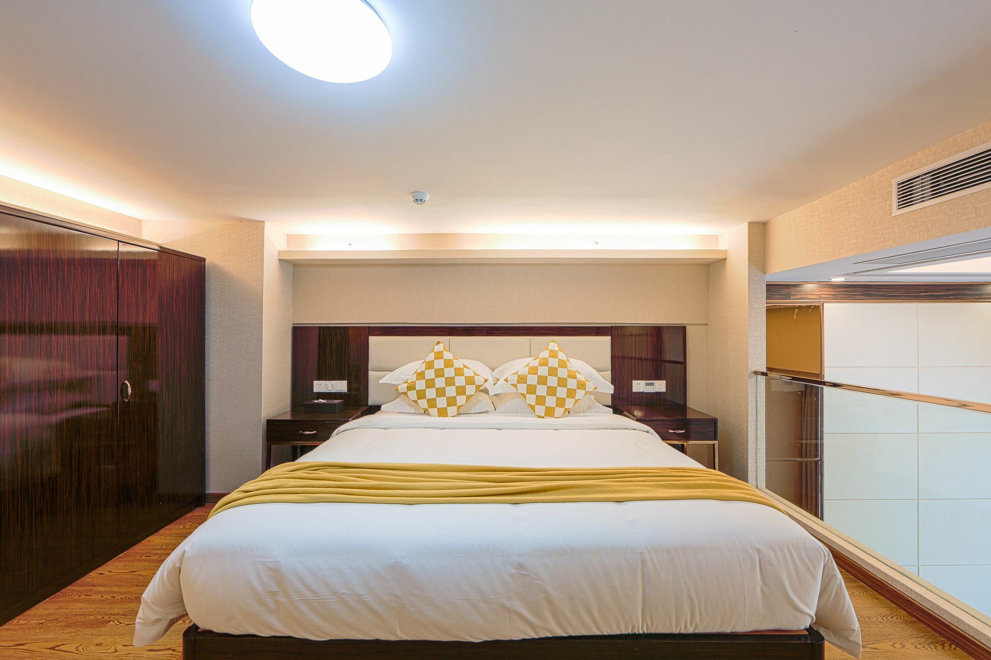 Waifiden Duplex Zhongyong Jinyu Branch-free Shuttle Bus During The Fair Apartment