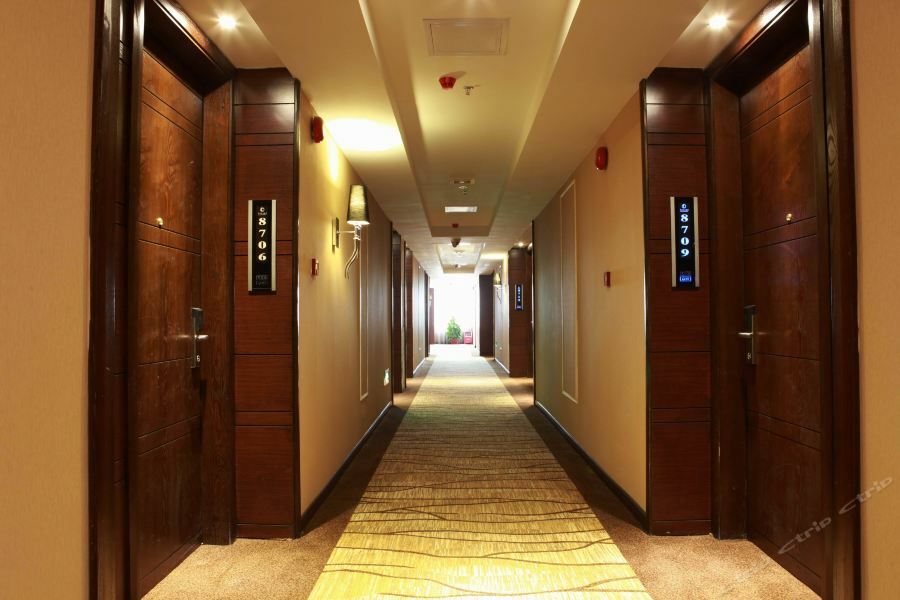 Calvin Huadu Hotel