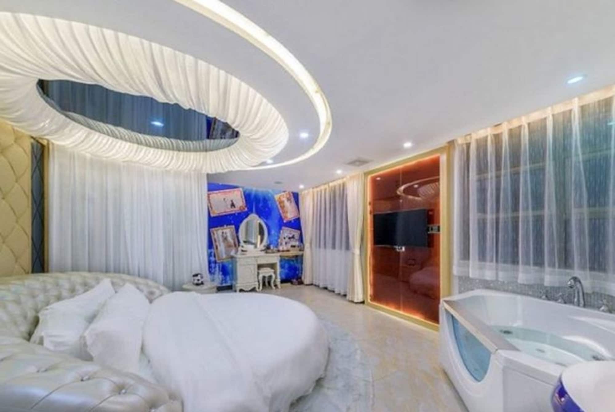 Yishanggong Hotel 3*