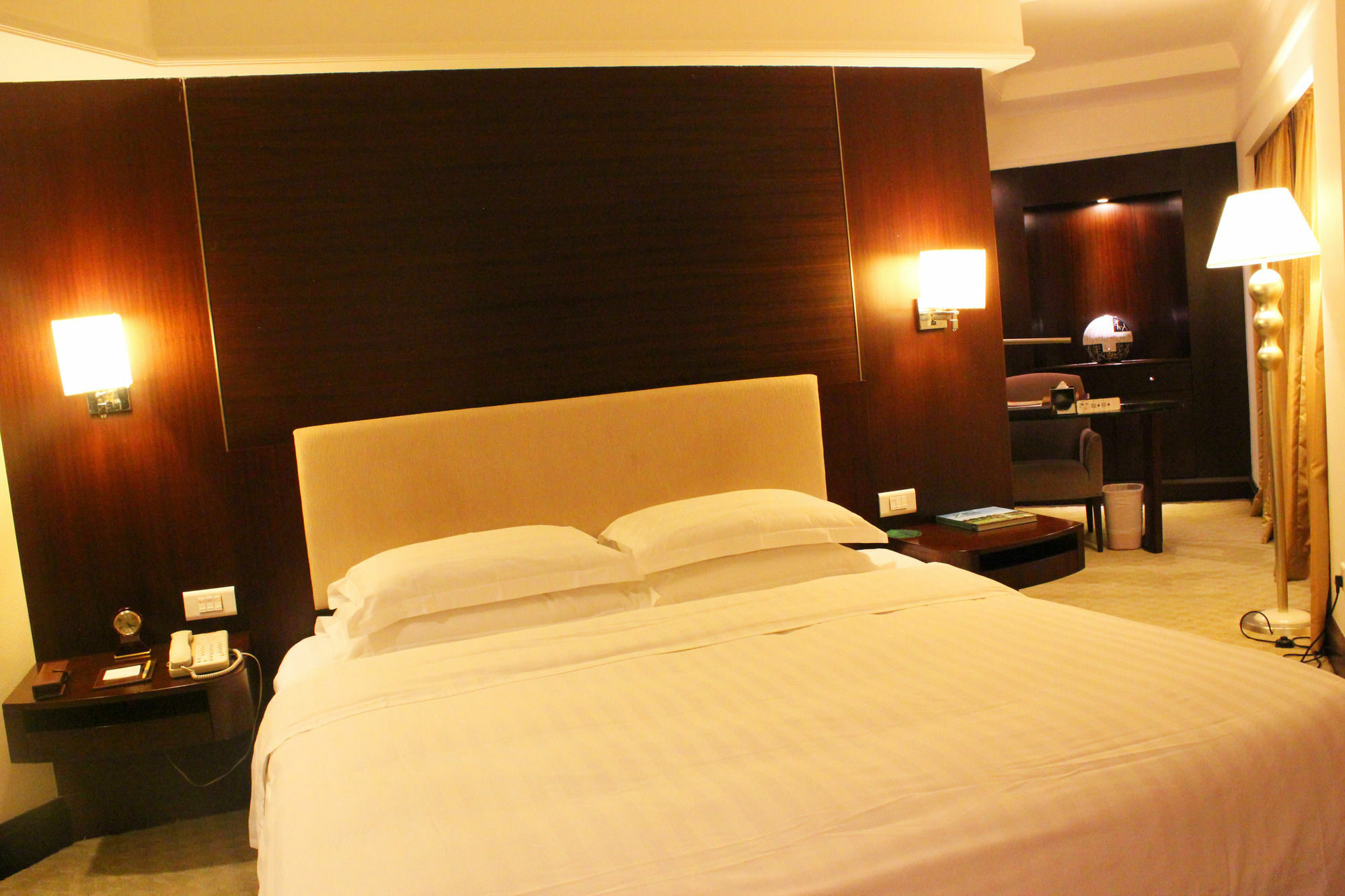 Royal Hotel 4*