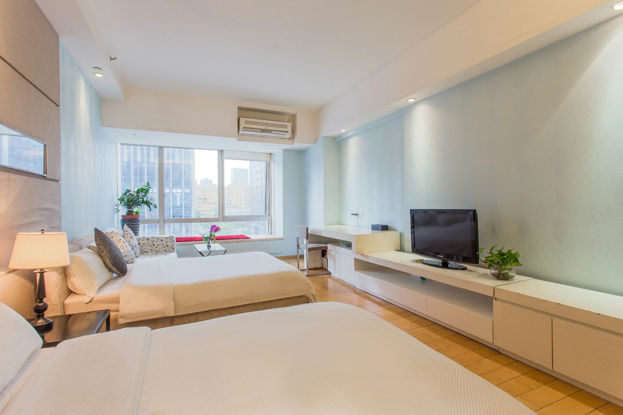 Yoyo Wales Apartment
