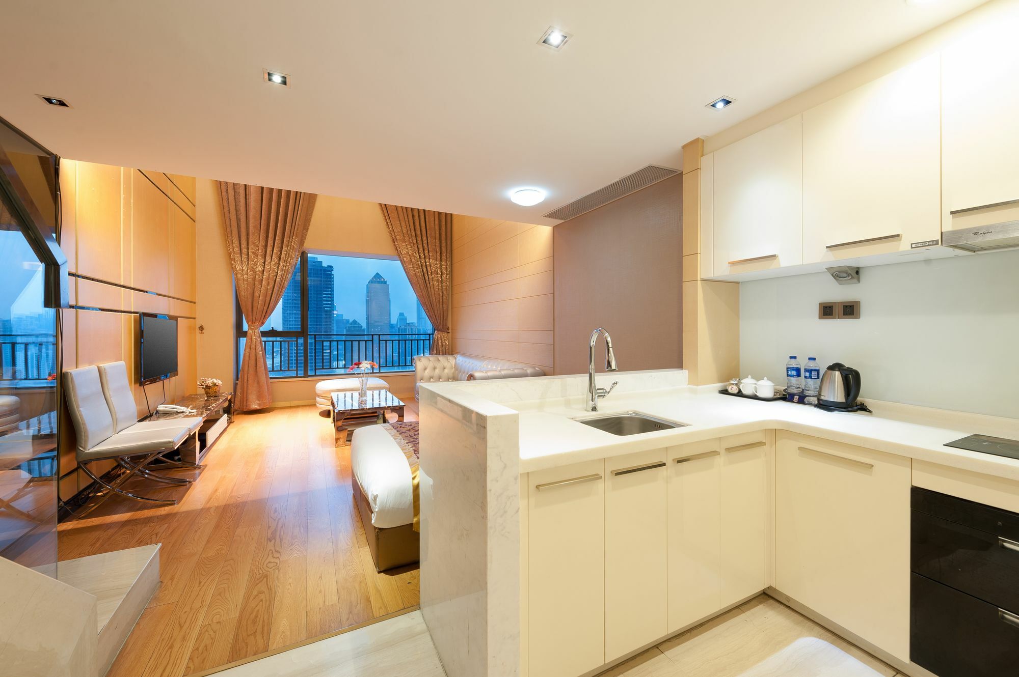 Yicheng Plaza Apartment *