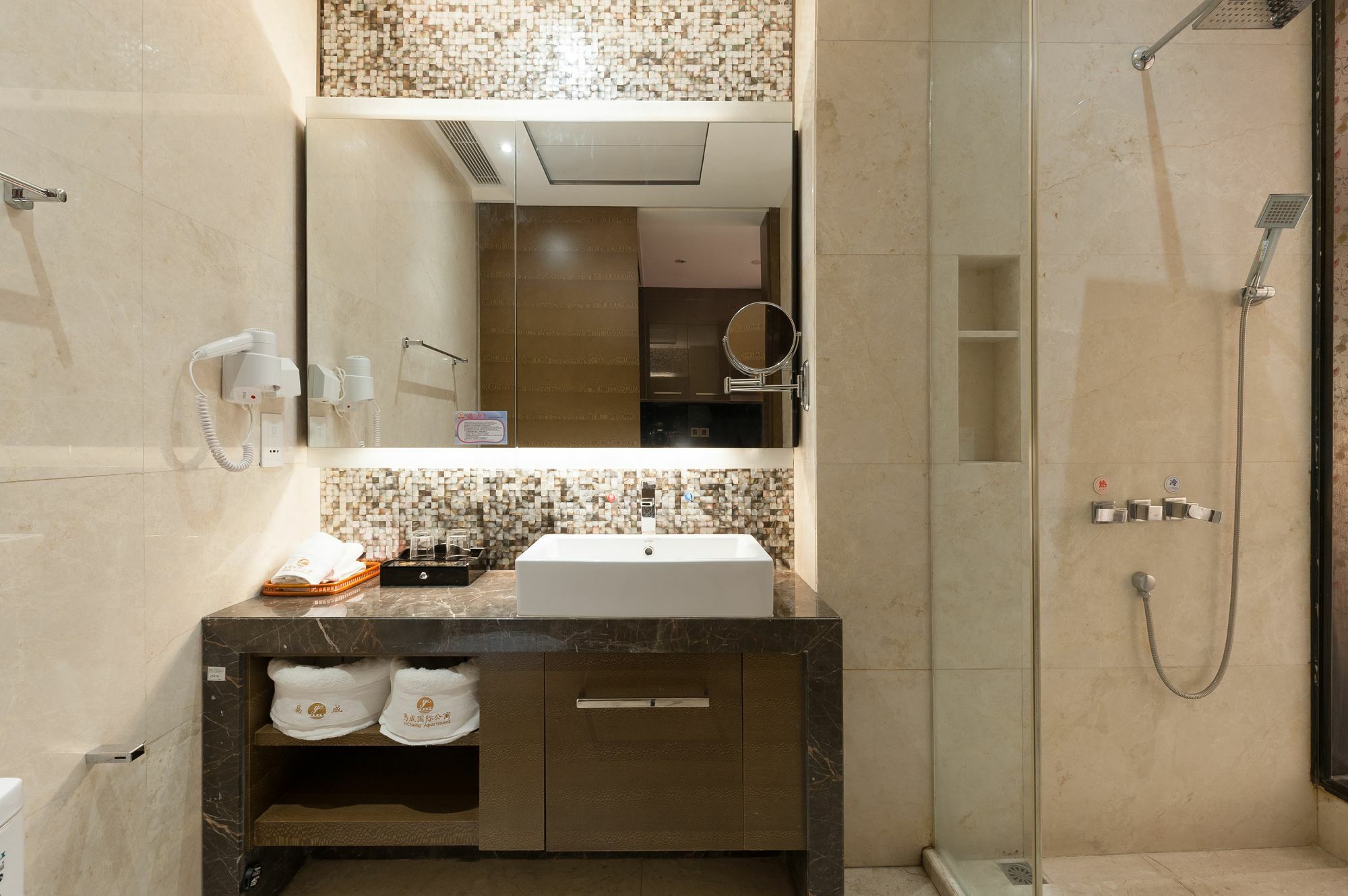 Yicheng Plaza Apartment *