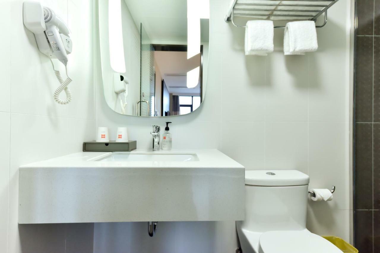 Ibis Pazhou International Exhibition Center 3*