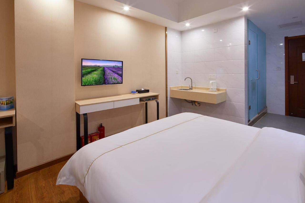 Insail Airport Road Hotel 4*