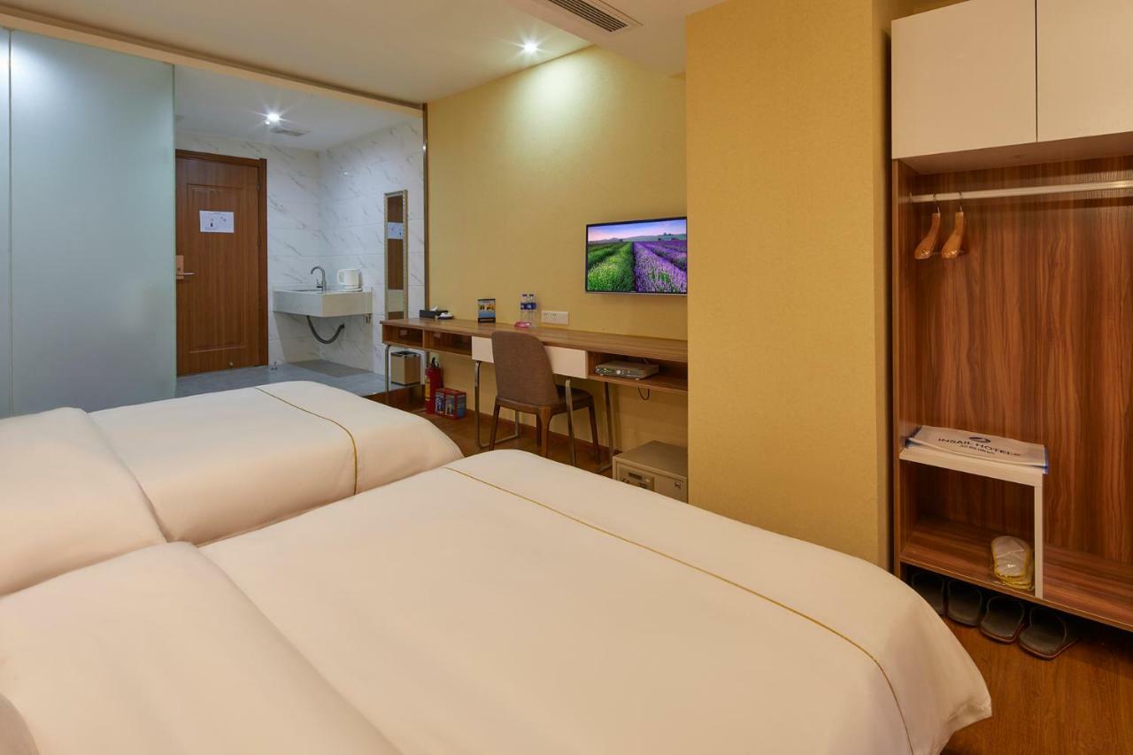 Insail Airport Road Hotel 4*