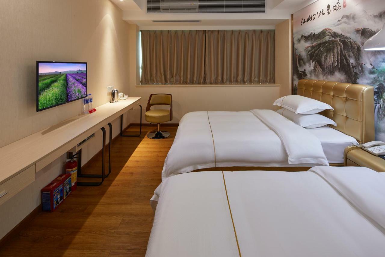 Insail Airport Road Hotel 4*