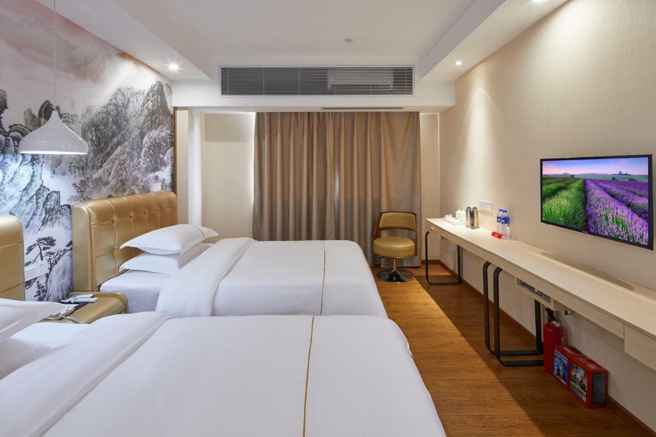Insail Airport Road Hotel 4*