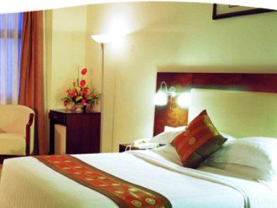 Hotel Zhujiang Overseas 3*