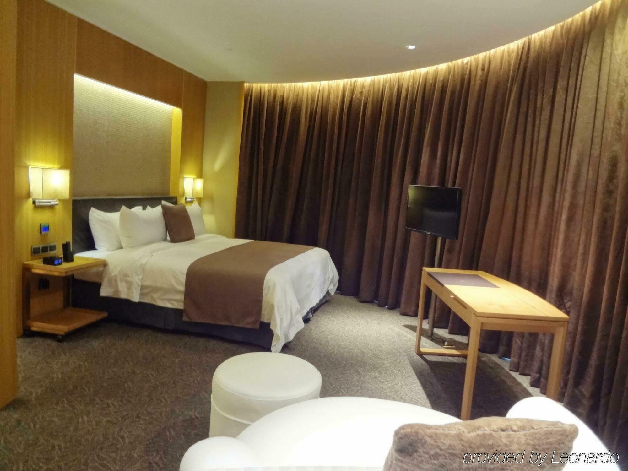 Hotel Vanburgh - Free Shuttle Bus Transfer During Fair