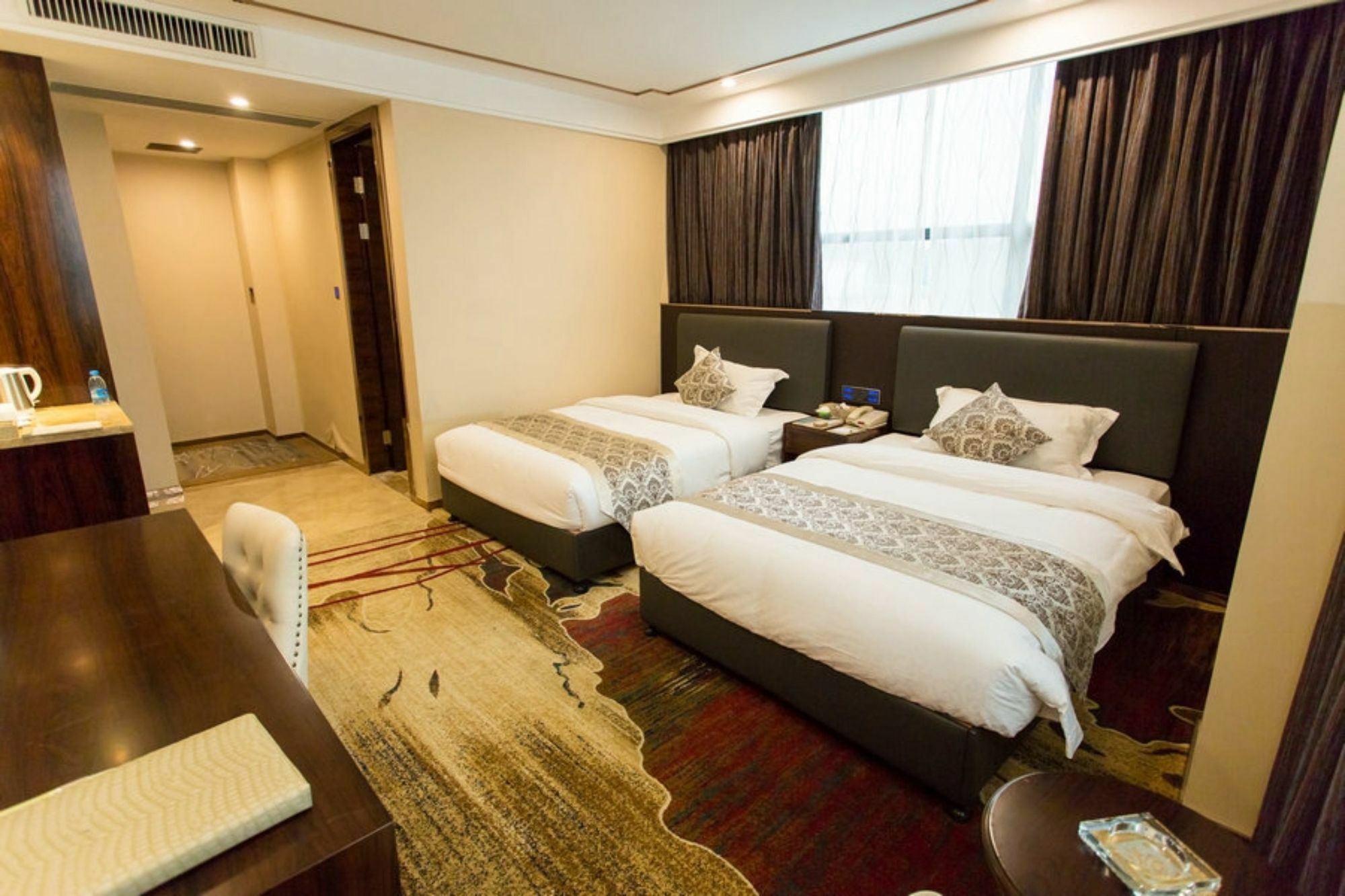 Yuean Chimelong Branch Hotel 3*