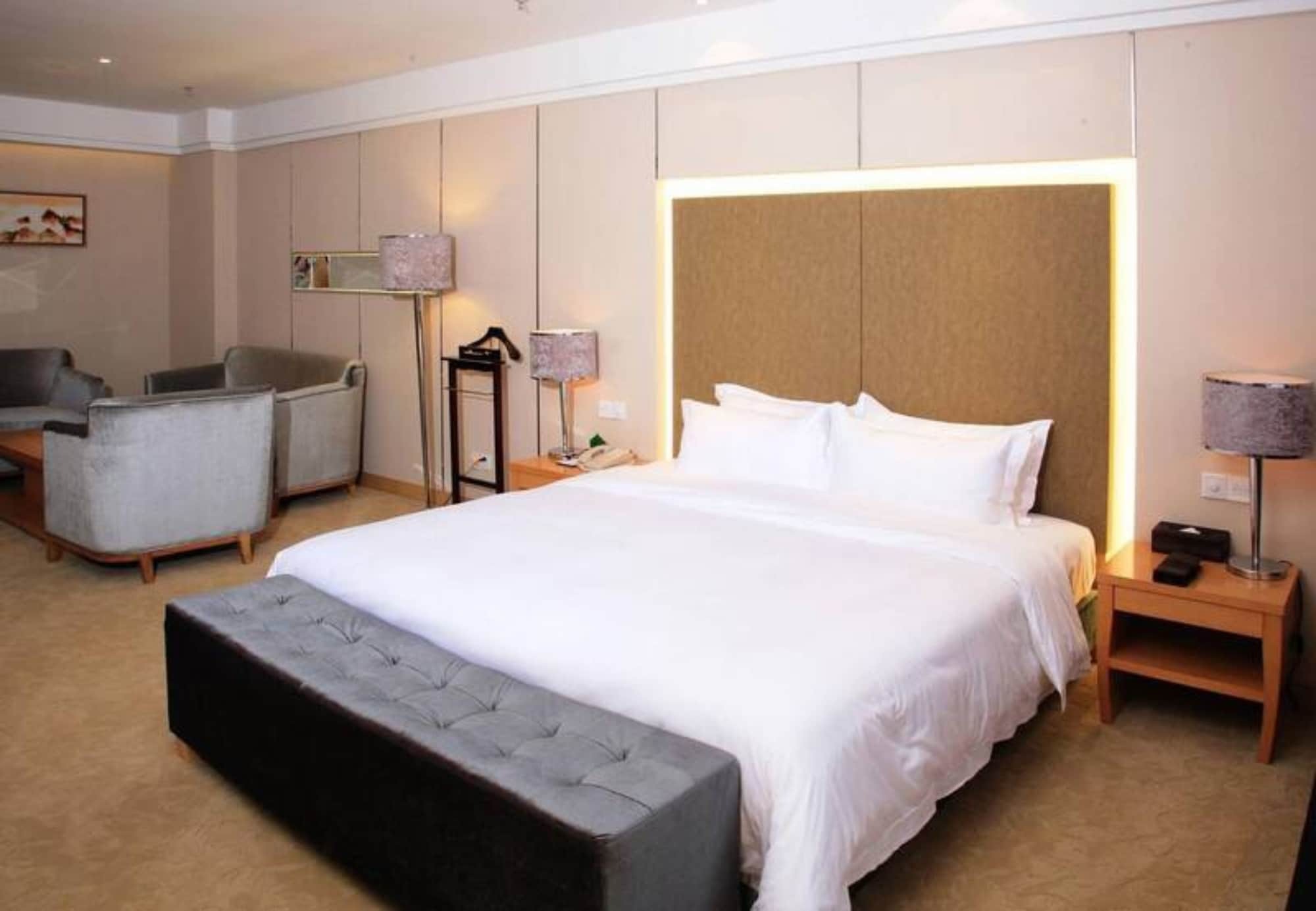 Yunli Hotel 4*