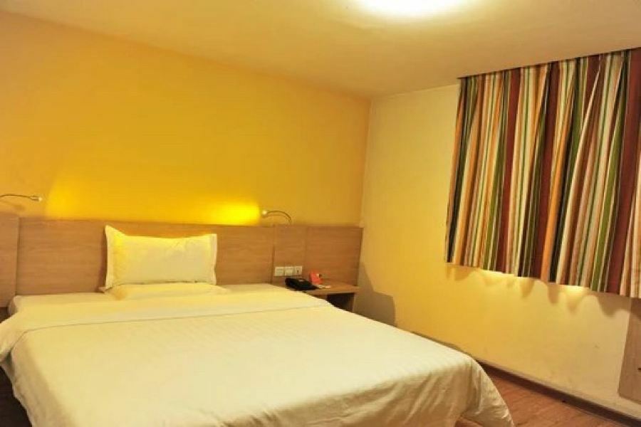 7 Days Premium Hotel