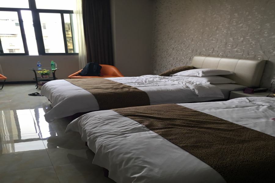 7 Days Premium Hotel