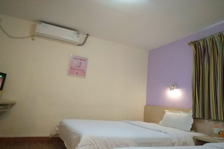 7 Days Premium Hotel