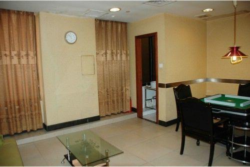 Heshen Business Hotel 3*