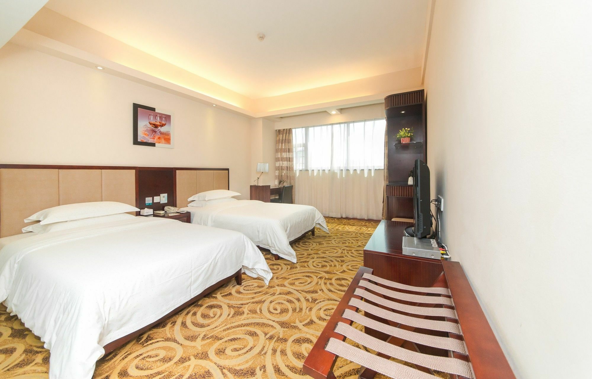 Convenient Hotel 3*