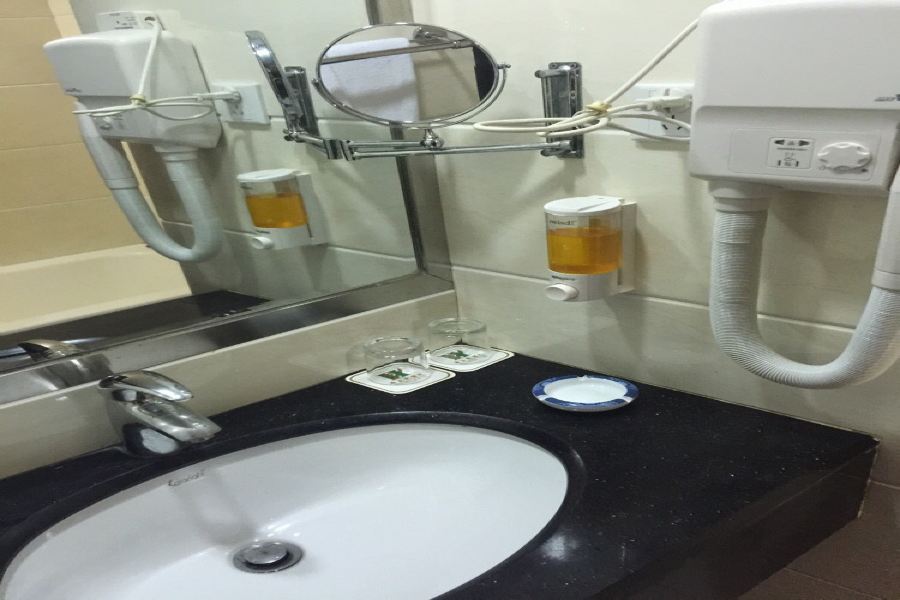 Huaweida Hotel 4*