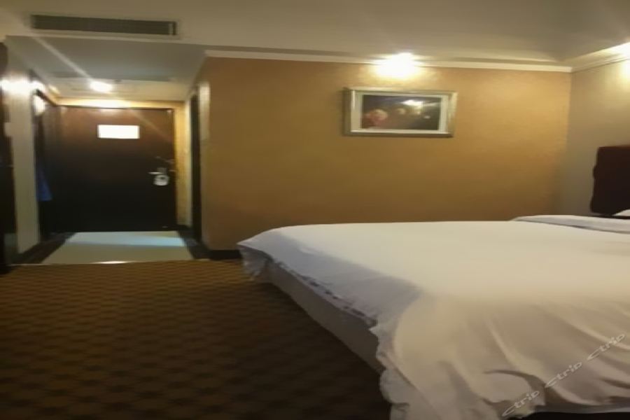 Huaweida Hotel 4*