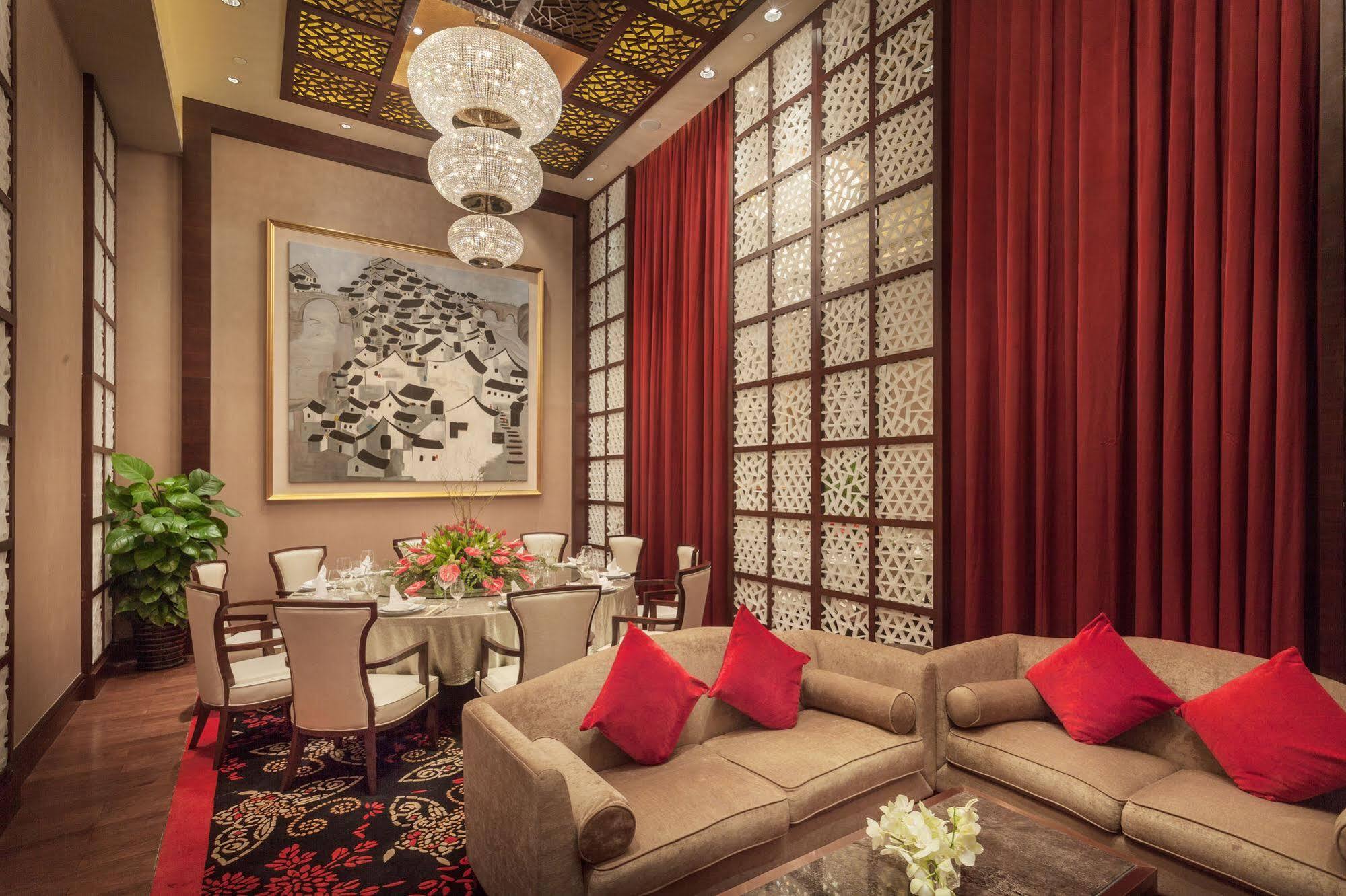 Hotel Airport Zone 4*