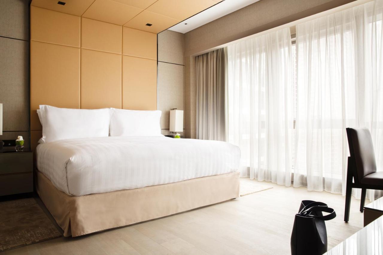 Jumeirah Living - Complimentary Shuttle Bus To Fair Complex 5*