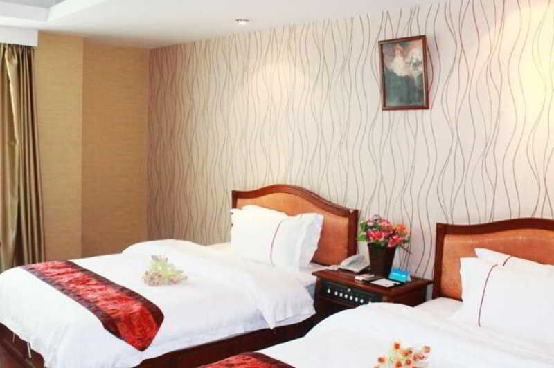Hotel Yingshang Gangding Longkou West 3*