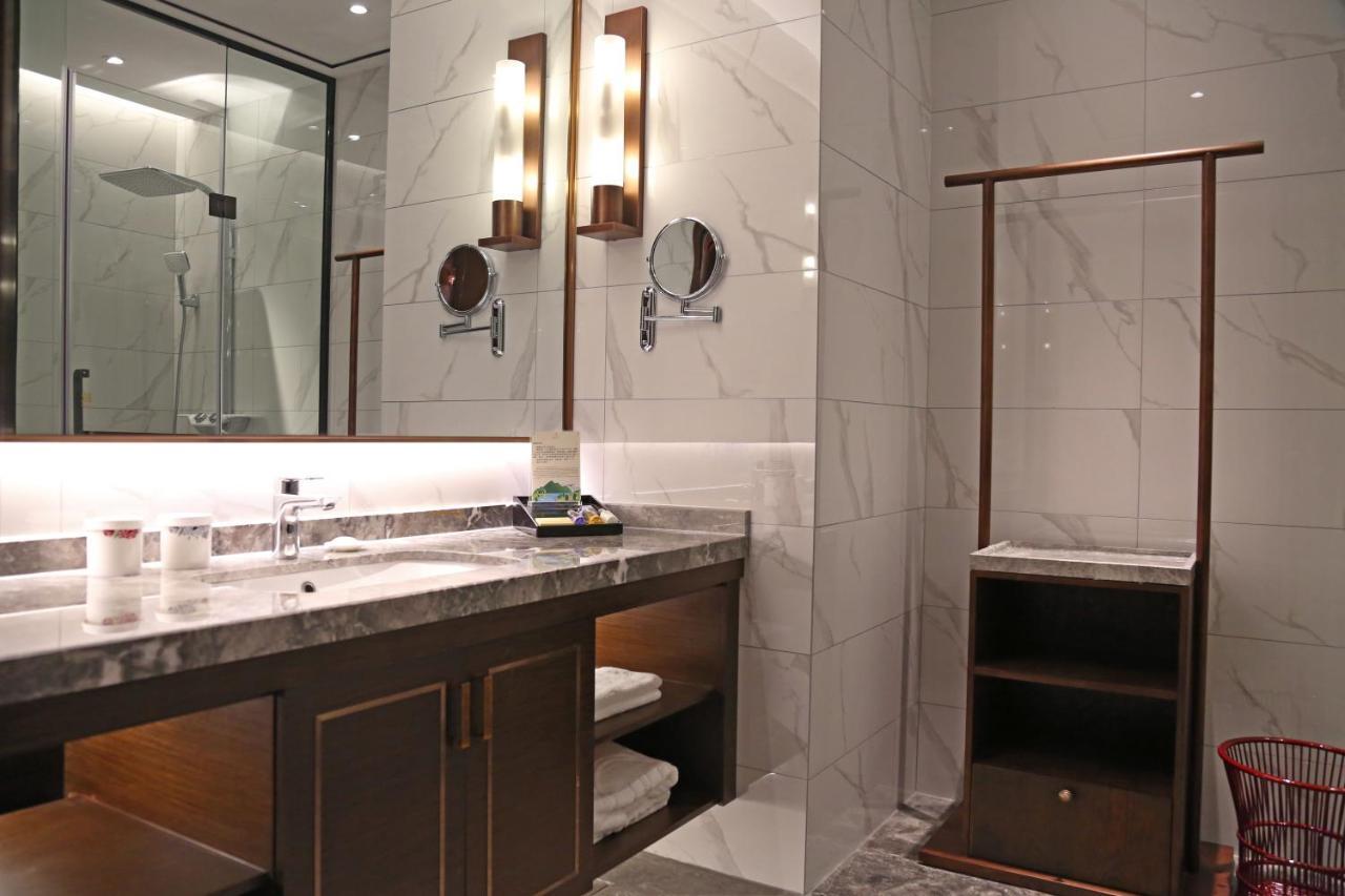 Guangdong Yingbin Hotel-free Fair Shuttle Bus Hotel