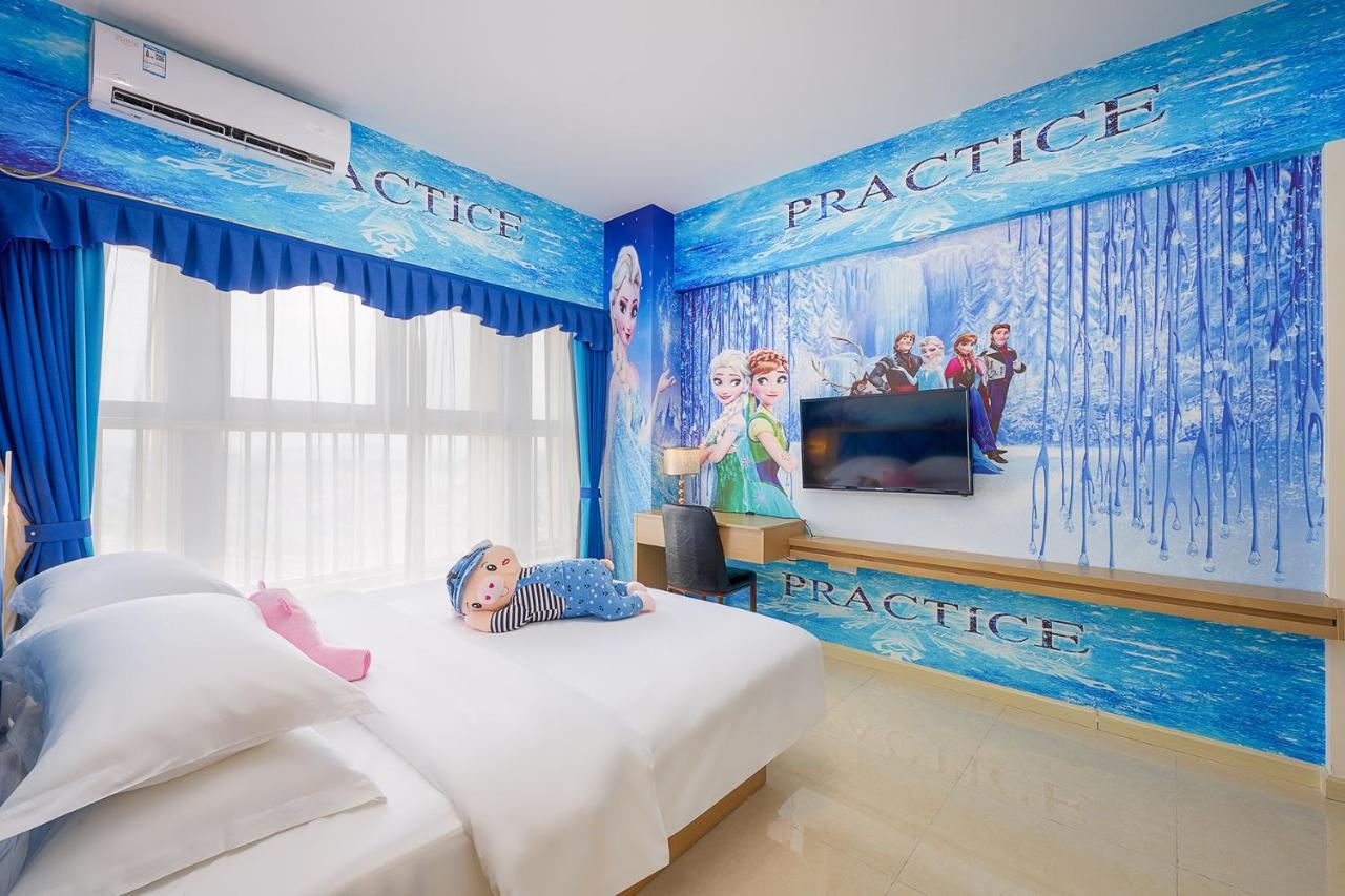 Hotel Floral - Frozen Adventure